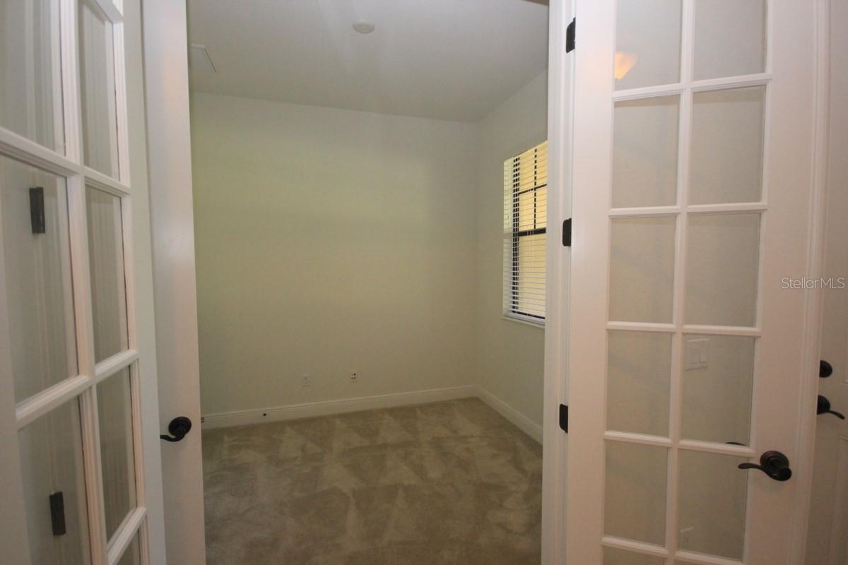 WESTSHORE YACHT CLUB TWNHMS - Residential Lease