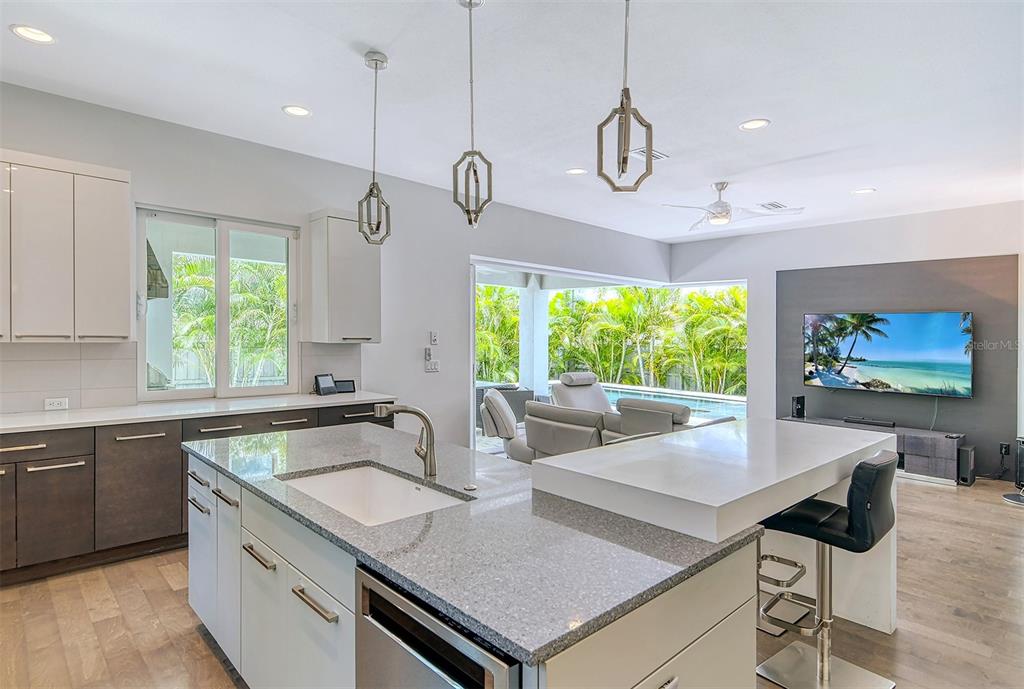 HOMES/LAUREL PARK - Residential