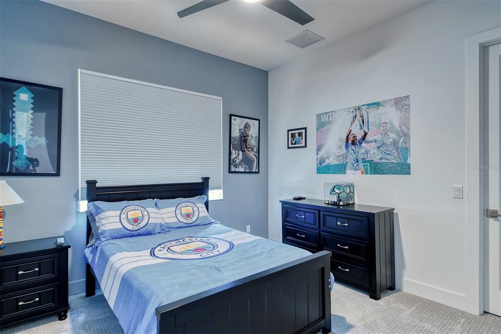HOMES/LAUREL PARK - Residential