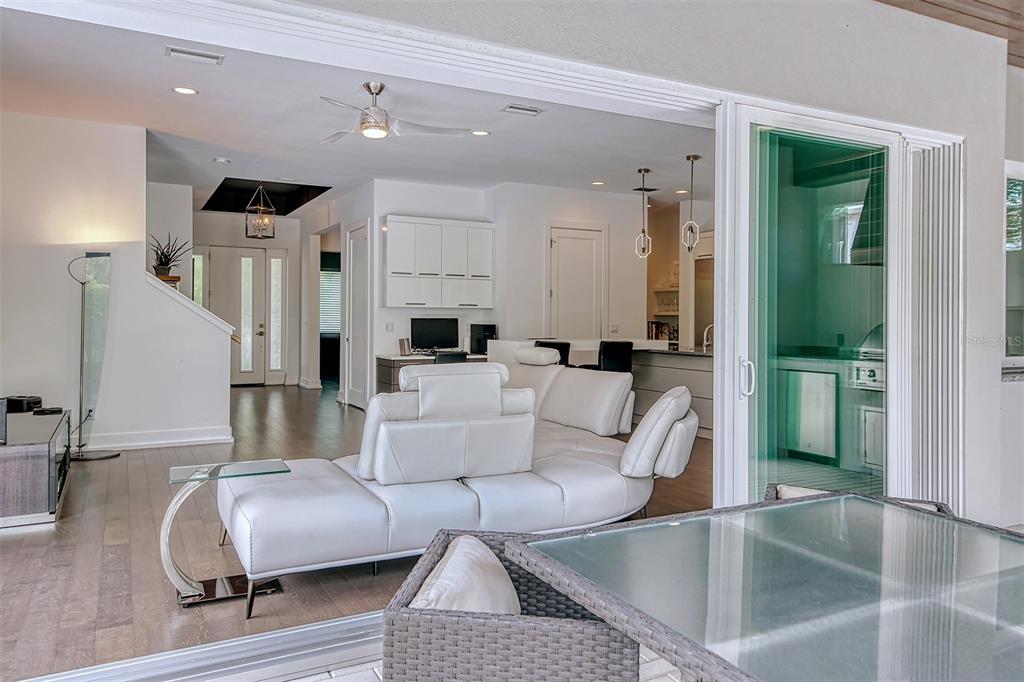 HOMES/LAUREL PARK - Residential