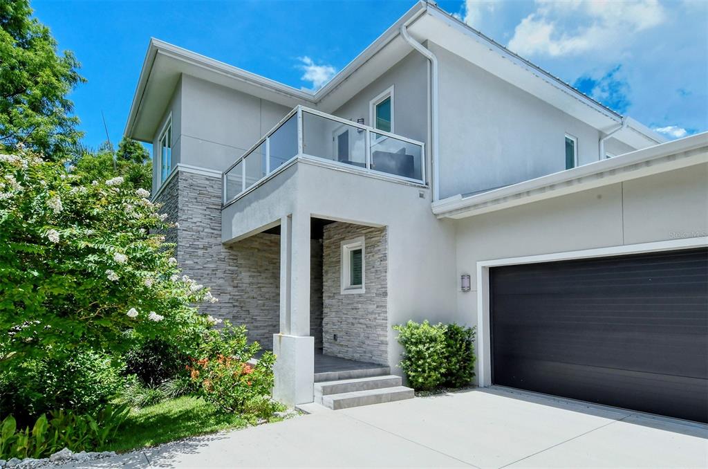HOMES/LAUREL PARK - Residential