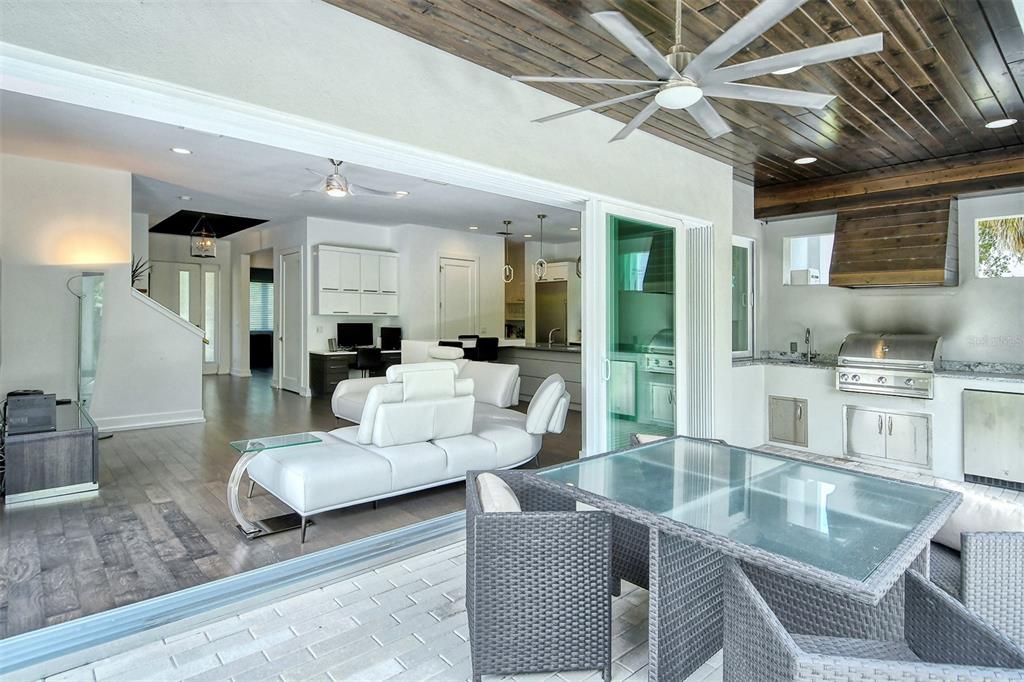 HOMES/LAUREL PARK - Residential
