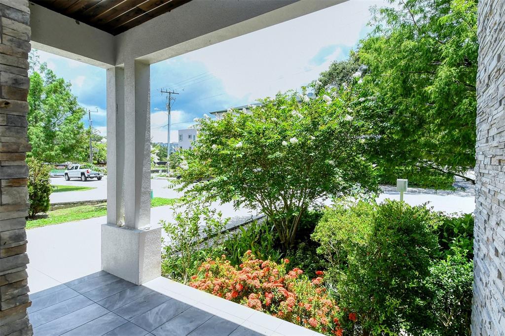 HOMES/LAUREL PARK - Residential