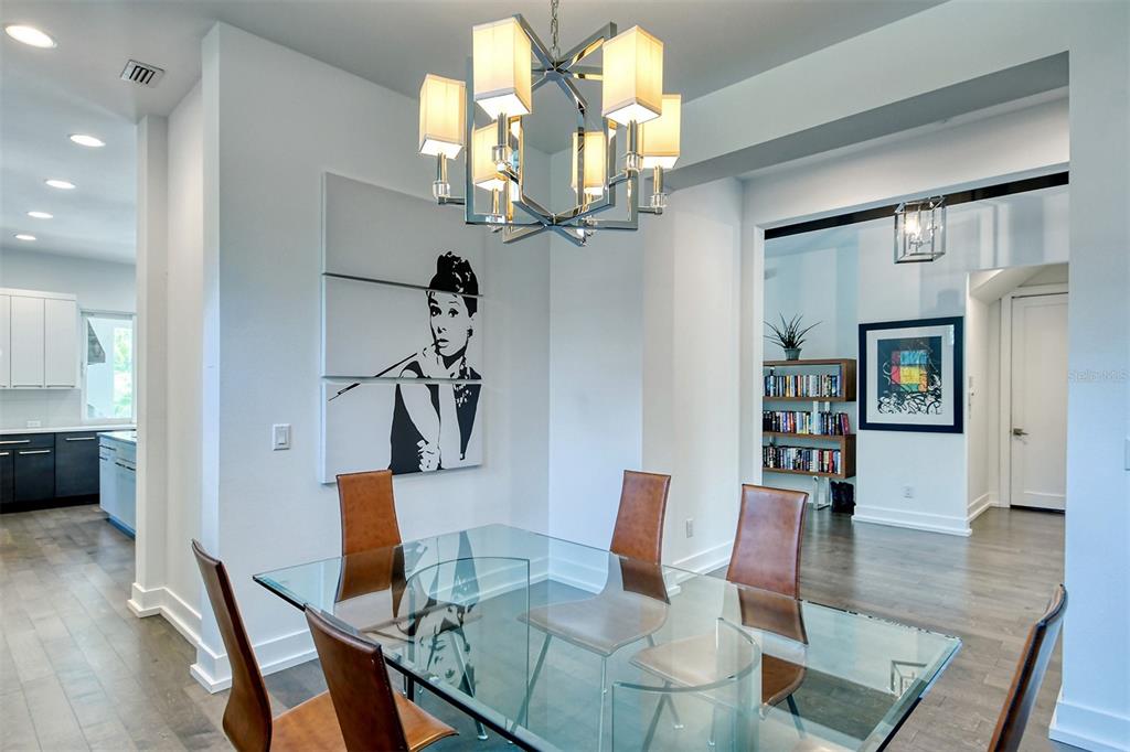 HOMES/LAUREL PARK - Residential
