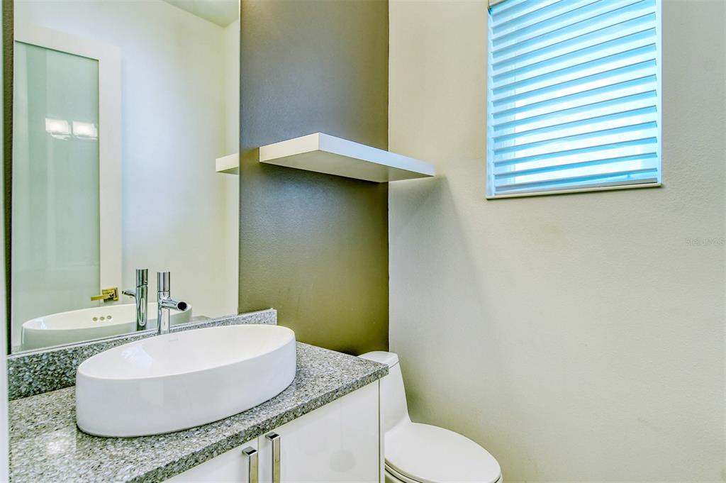 HOMES/LAUREL PARK - Residential