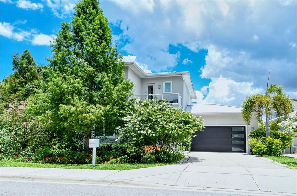 HOMES/LAUREL PARK - Residential