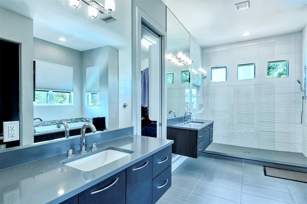 HOMES/LAUREL PARK - Residential