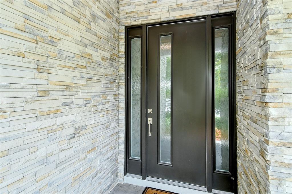 HOMES/LAUREL PARK - Residential