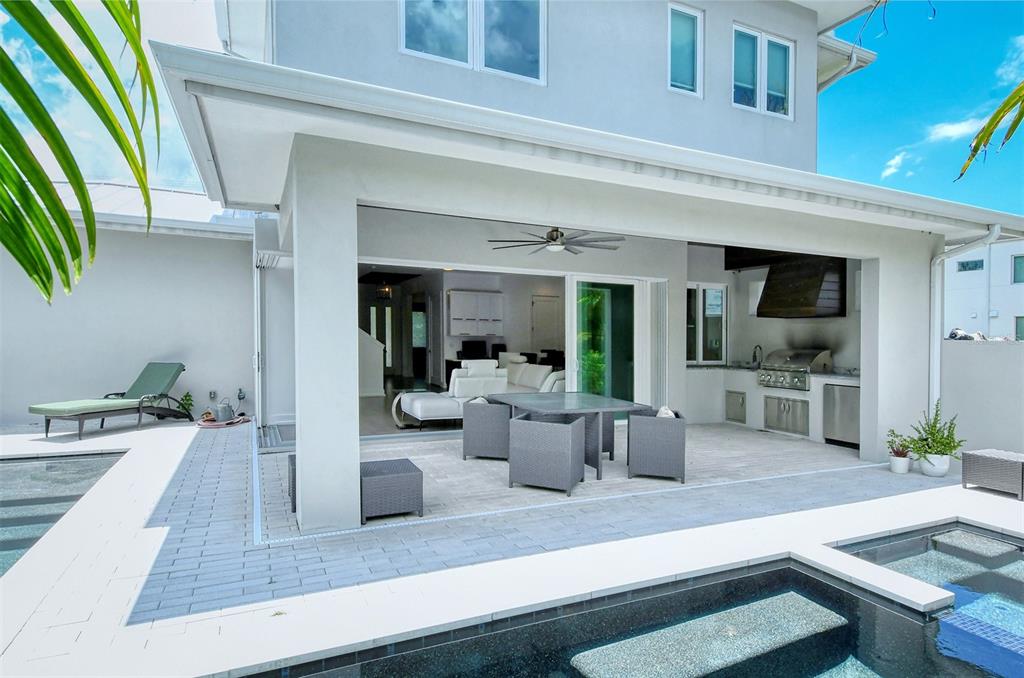 HOMES/LAUREL PARK - Residential