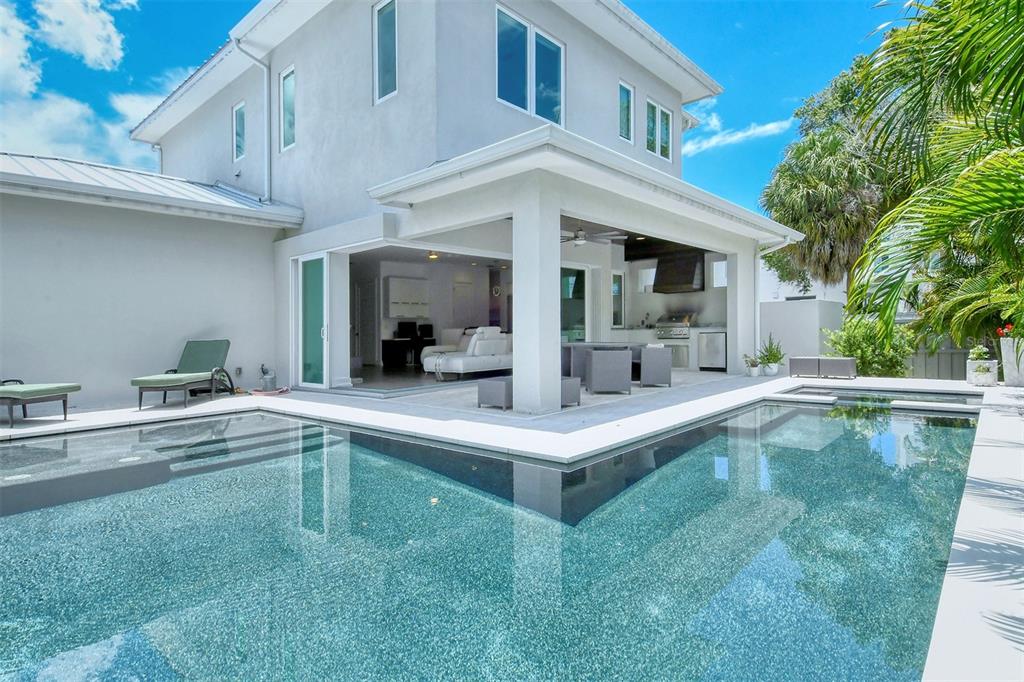 HOMES/LAUREL PARK - Residential