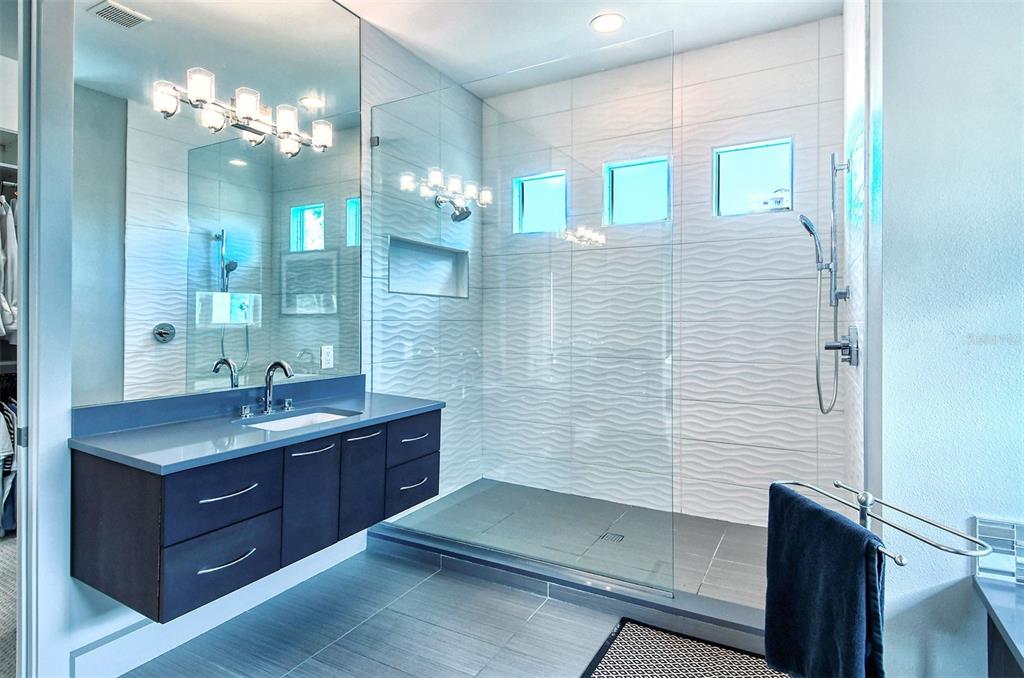 HOMES/LAUREL PARK - Residential