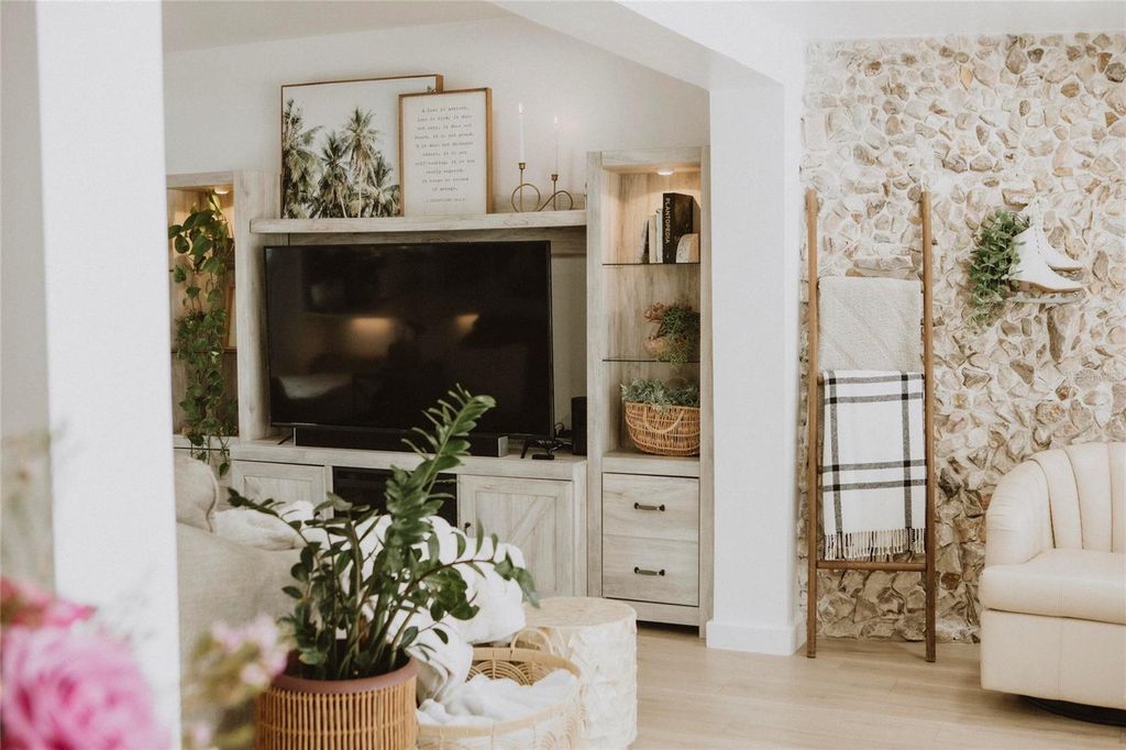 Photo of 7029 Delta Way, Clearwater, FL 33764 (MLS # O6381311)