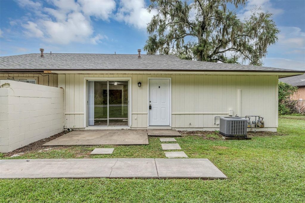 Photo of 3800 SE 17th Court Unit B, Ocala, FL 34480 (MLS # O6354415)