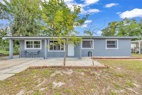 Photo of 890 Golden Isle Drive, Mount Dora, FL 32757 (MLS # S5147527)