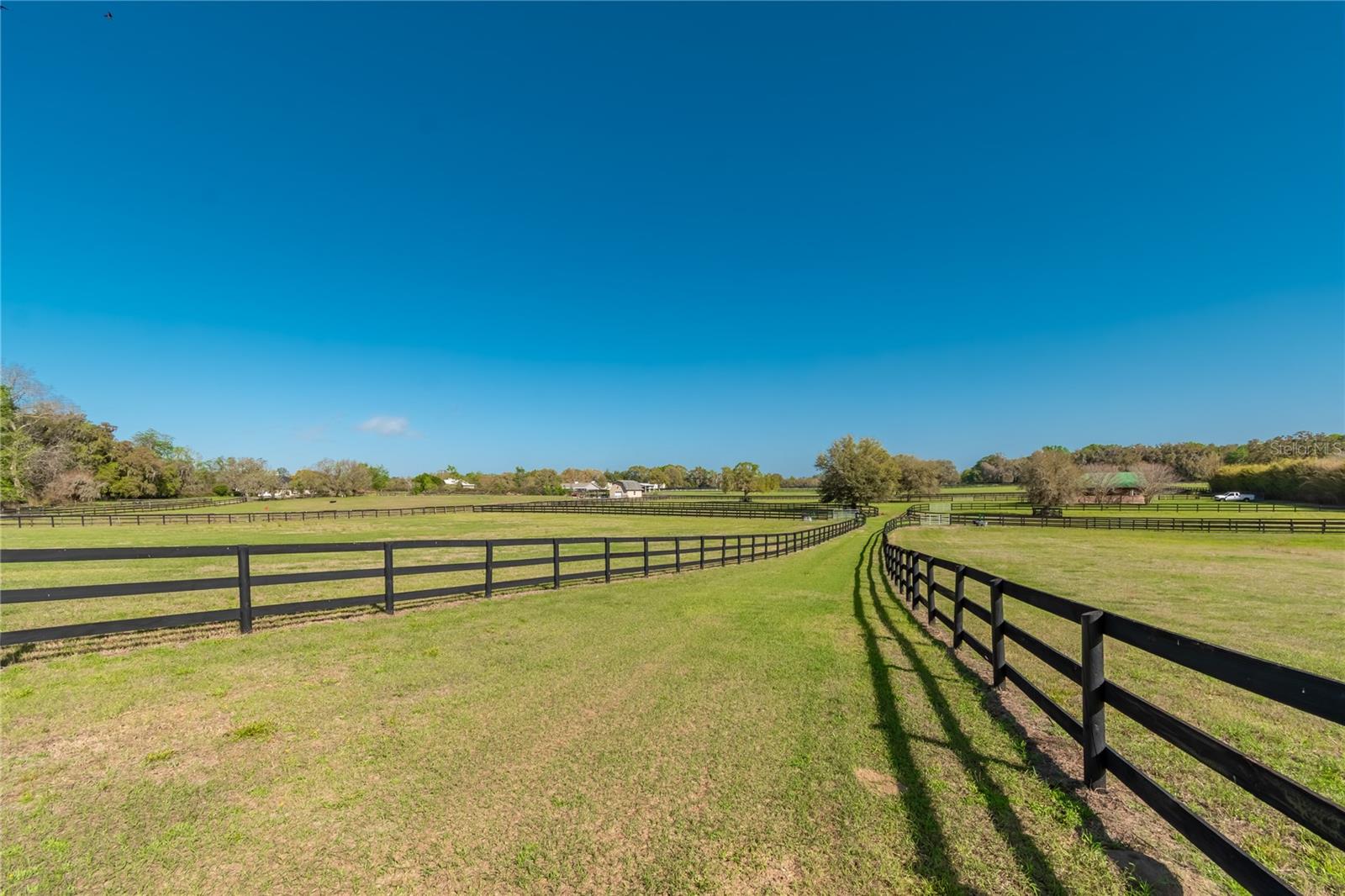 GOLDEN FARMS - Residential