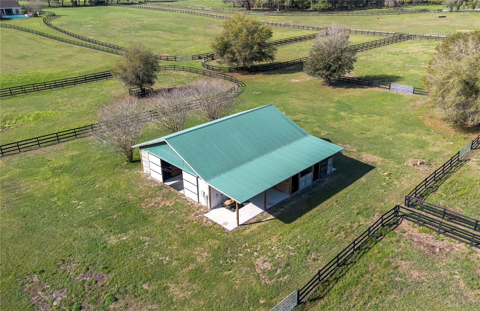 GOLDEN FARMS - Residential