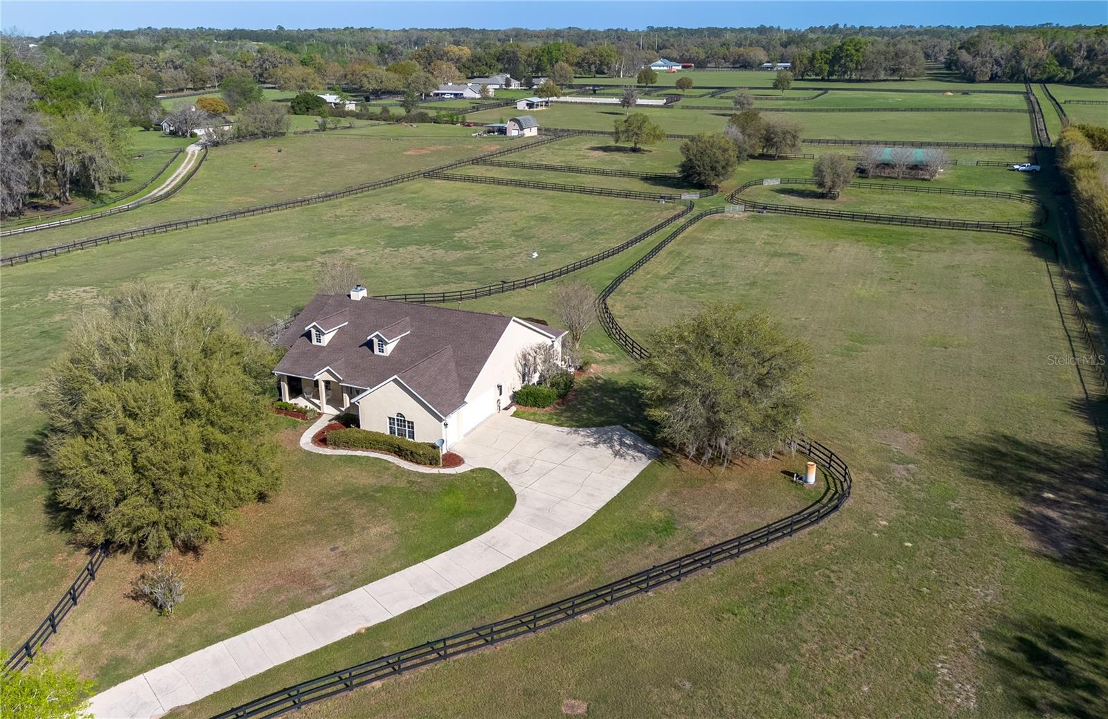 GOLDEN FARMS - Residential