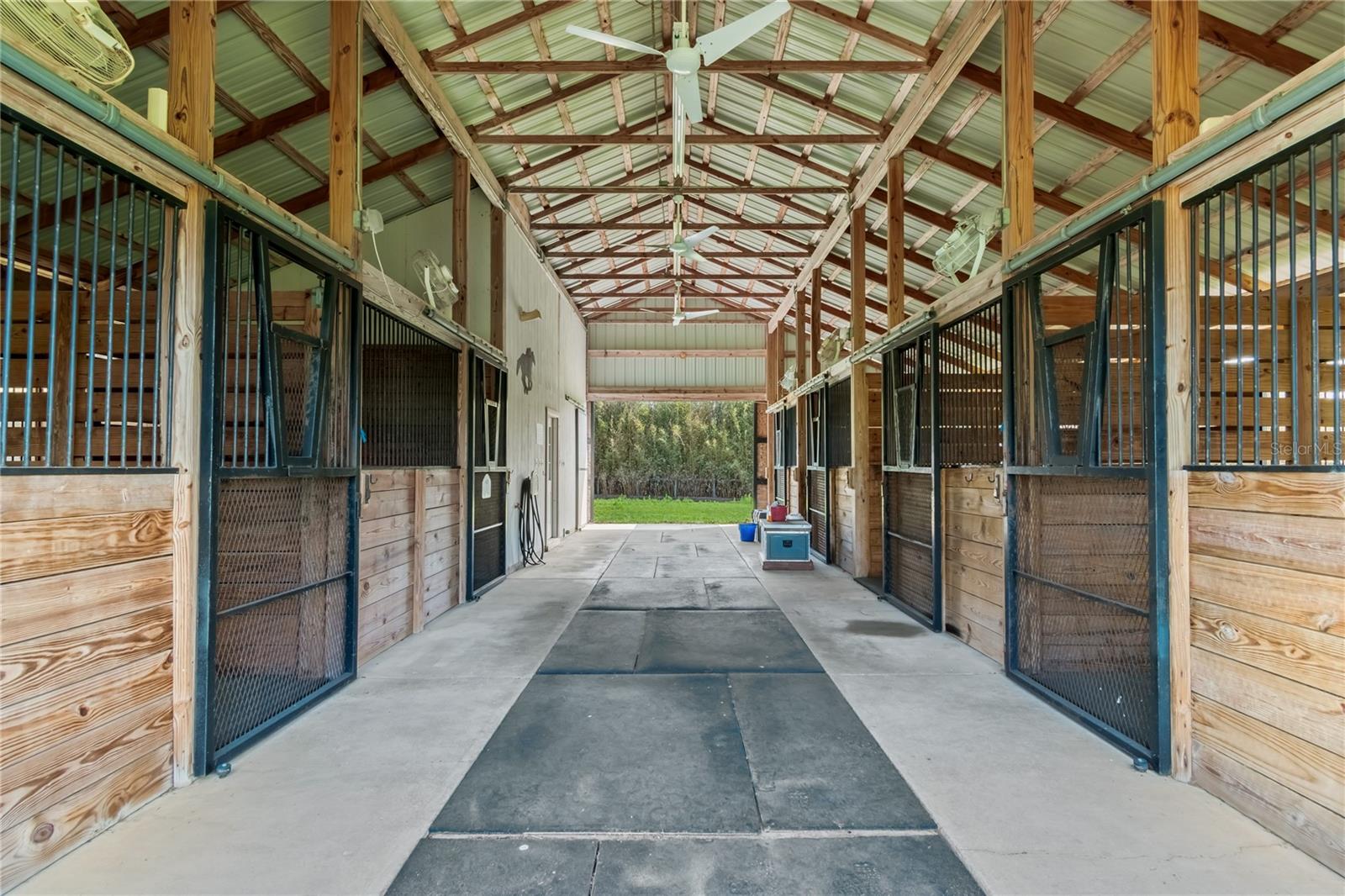 GOLDEN FARMS - Residential