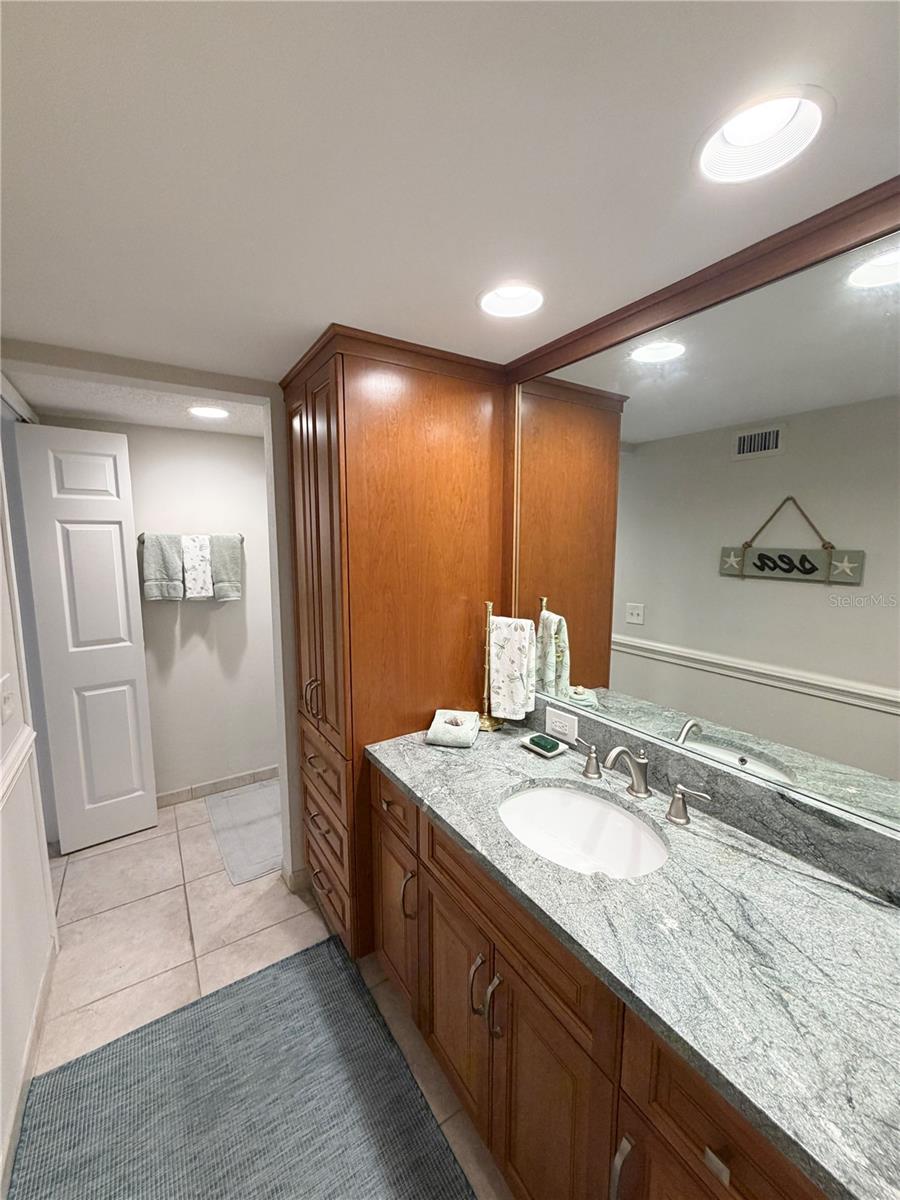 MARINER CONDO APTS - Residential