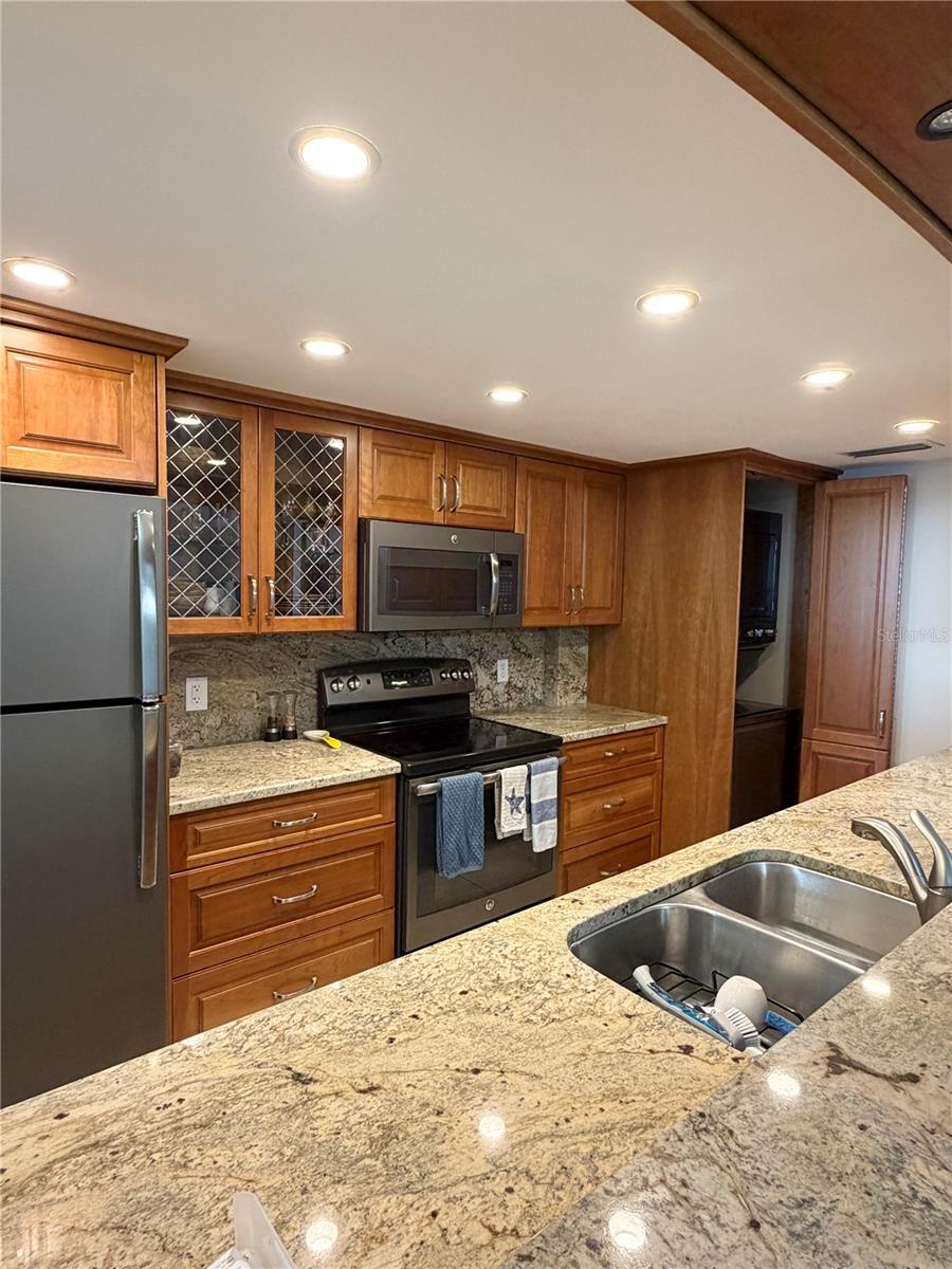 MARINER CONDO APTS - Residential