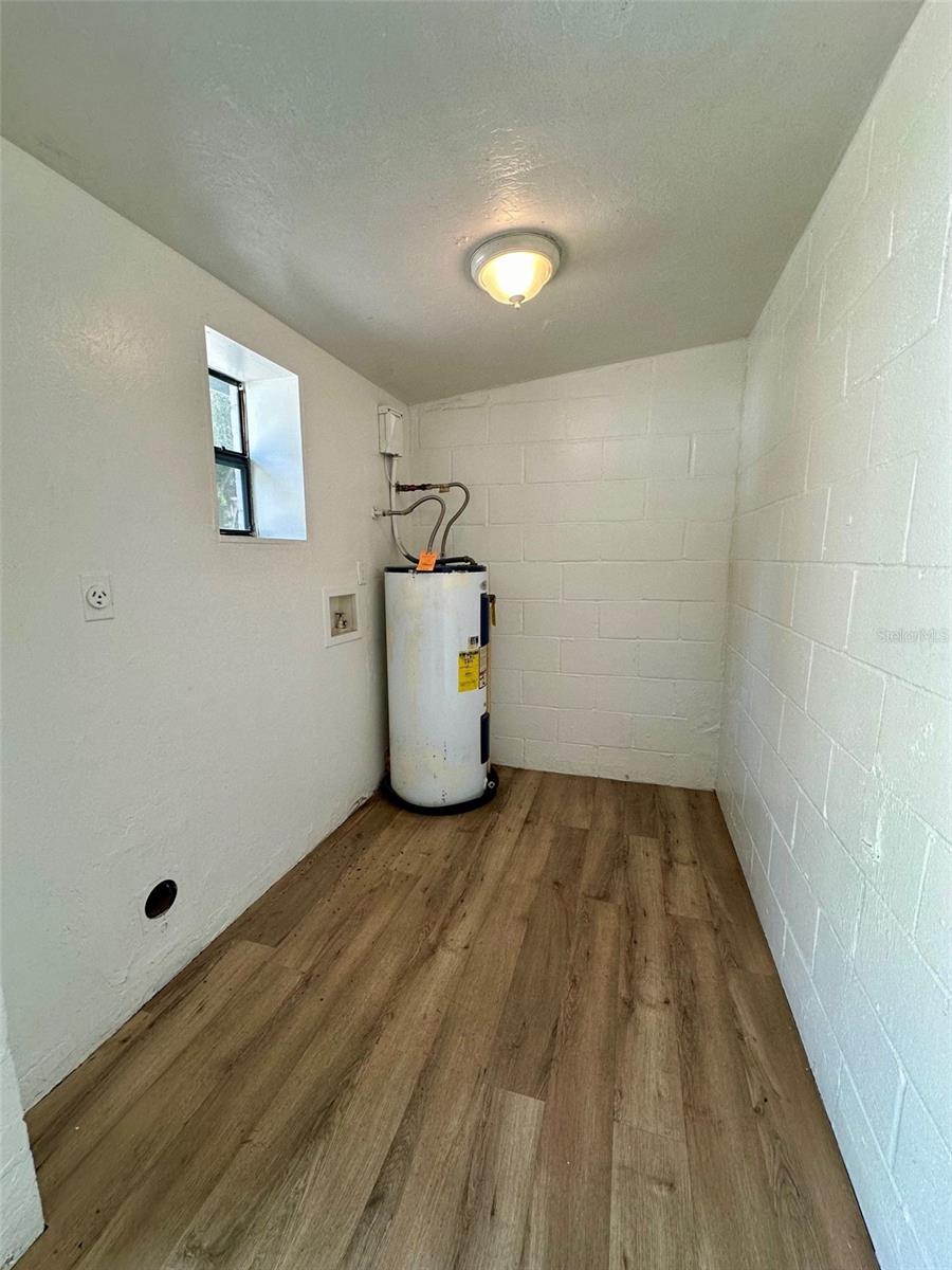 HARRIS ESTATE HARRIS LANDS REPL E 1/2 - Residential Lease