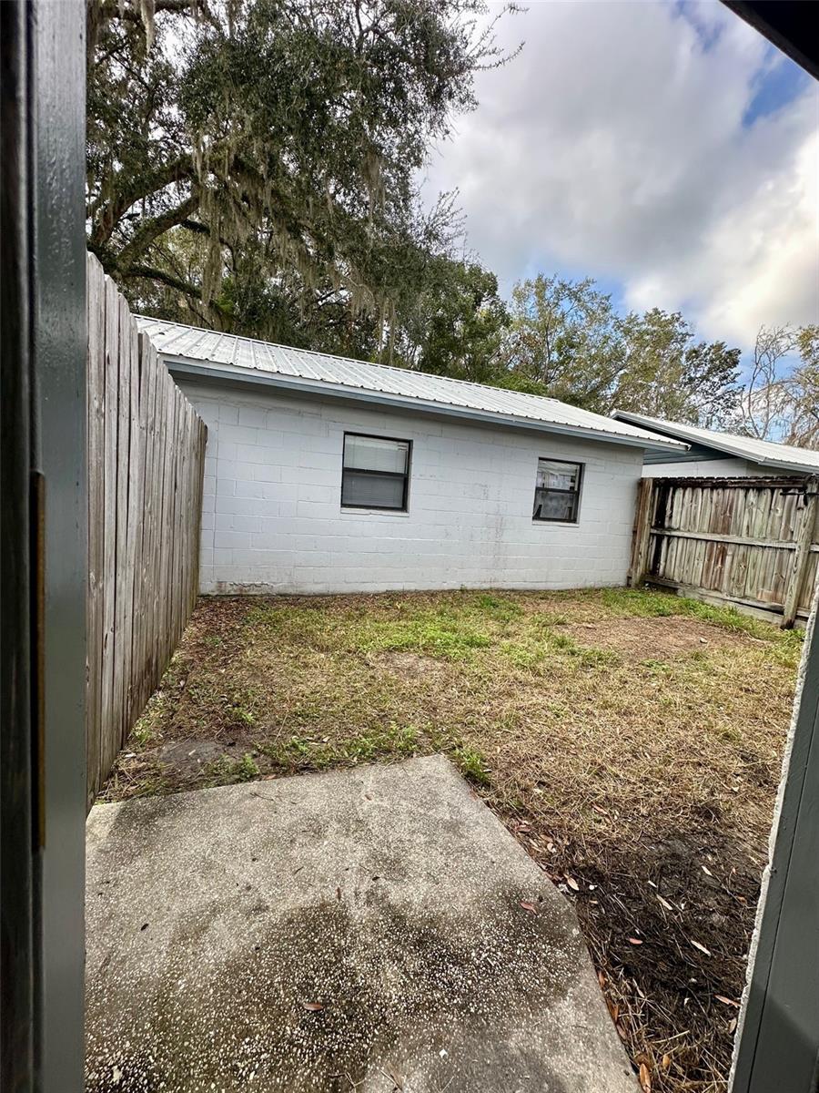 HARRIS ESTATE HARRIS LANDS REPL E 1/2 - Residential Lease