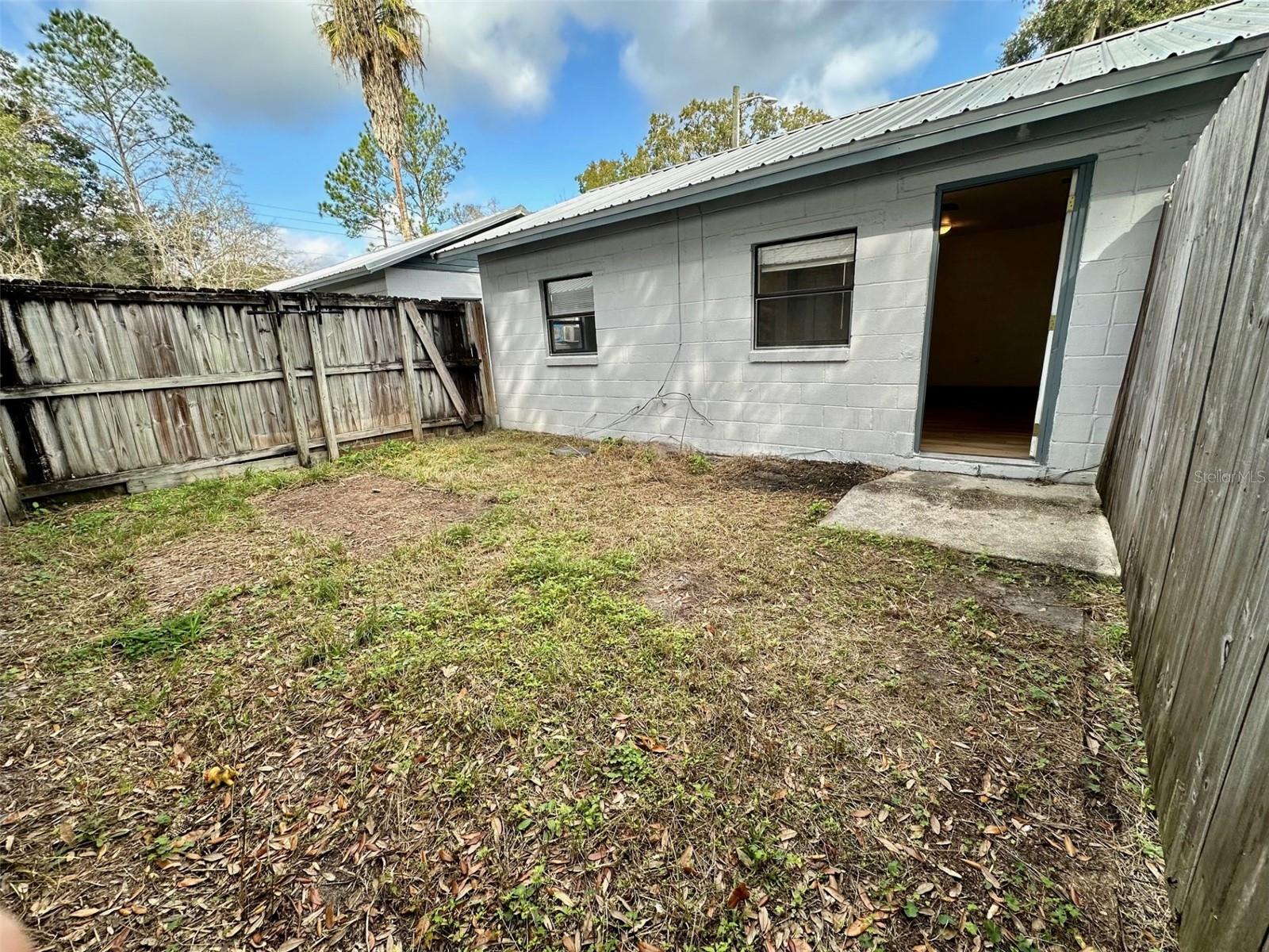 HARRIS ESTATE HARRIS LANDS REPL E 1/2 - Residential Lease