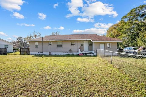 A home in DELAND