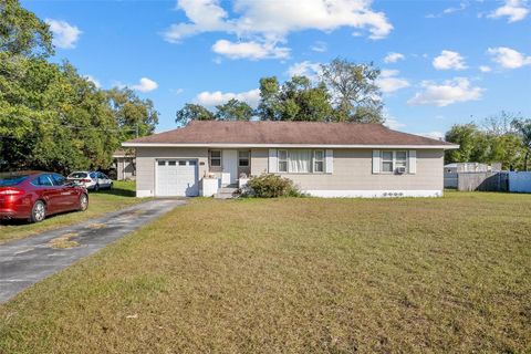 A home in DELAND