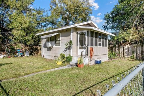 A home in DELAND