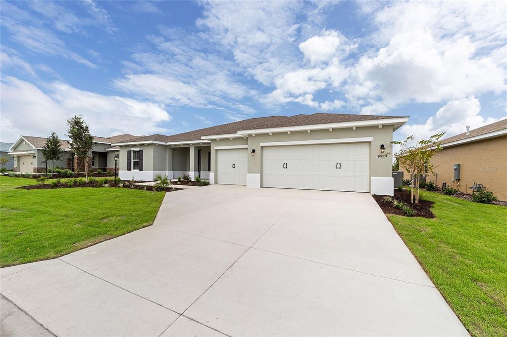 Photo of 10007 SW 106th Circle, Ocala, FL 34481 (MLS # OM712087)