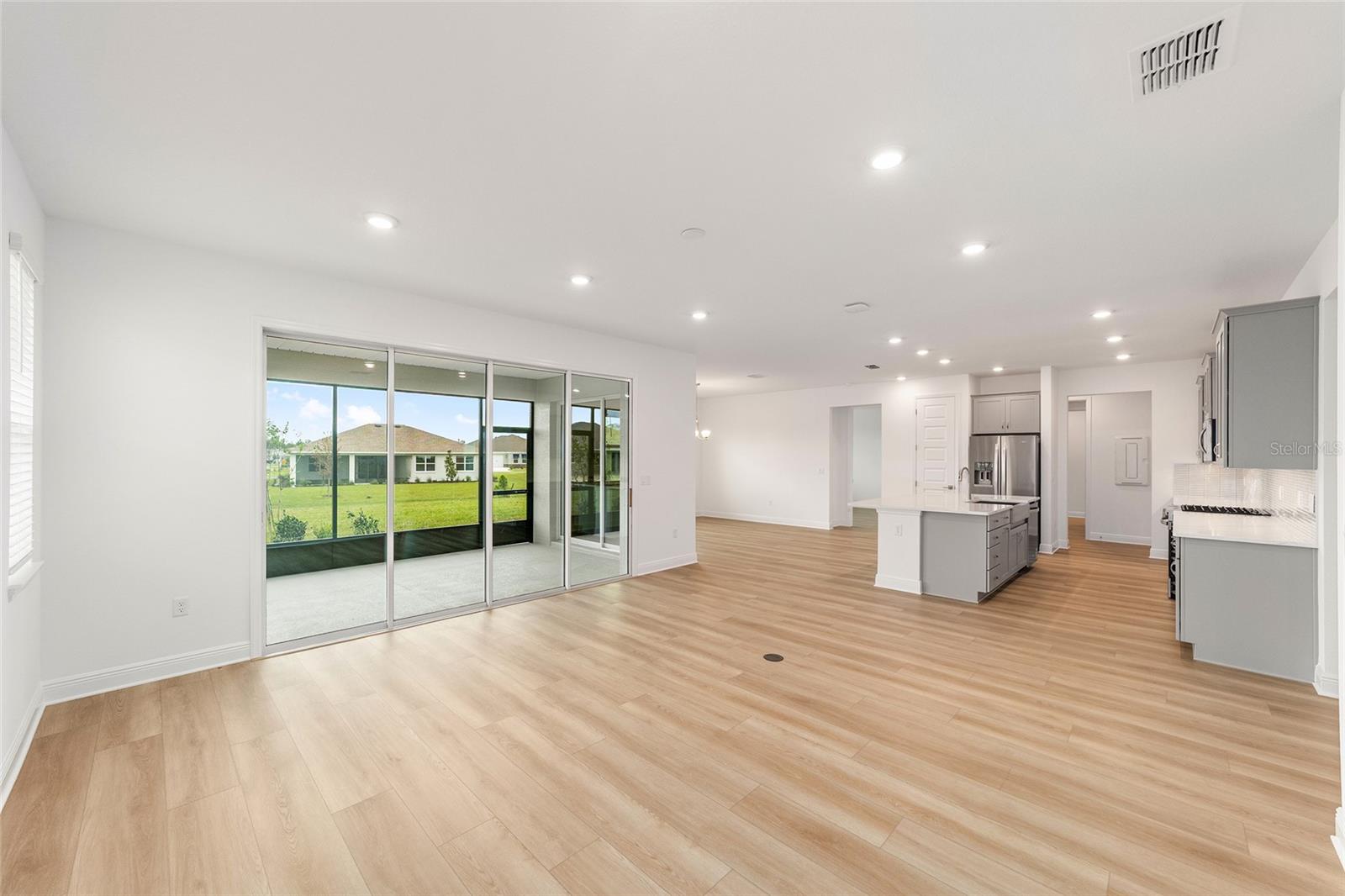 ON TOP OF THE WORLD - Residential