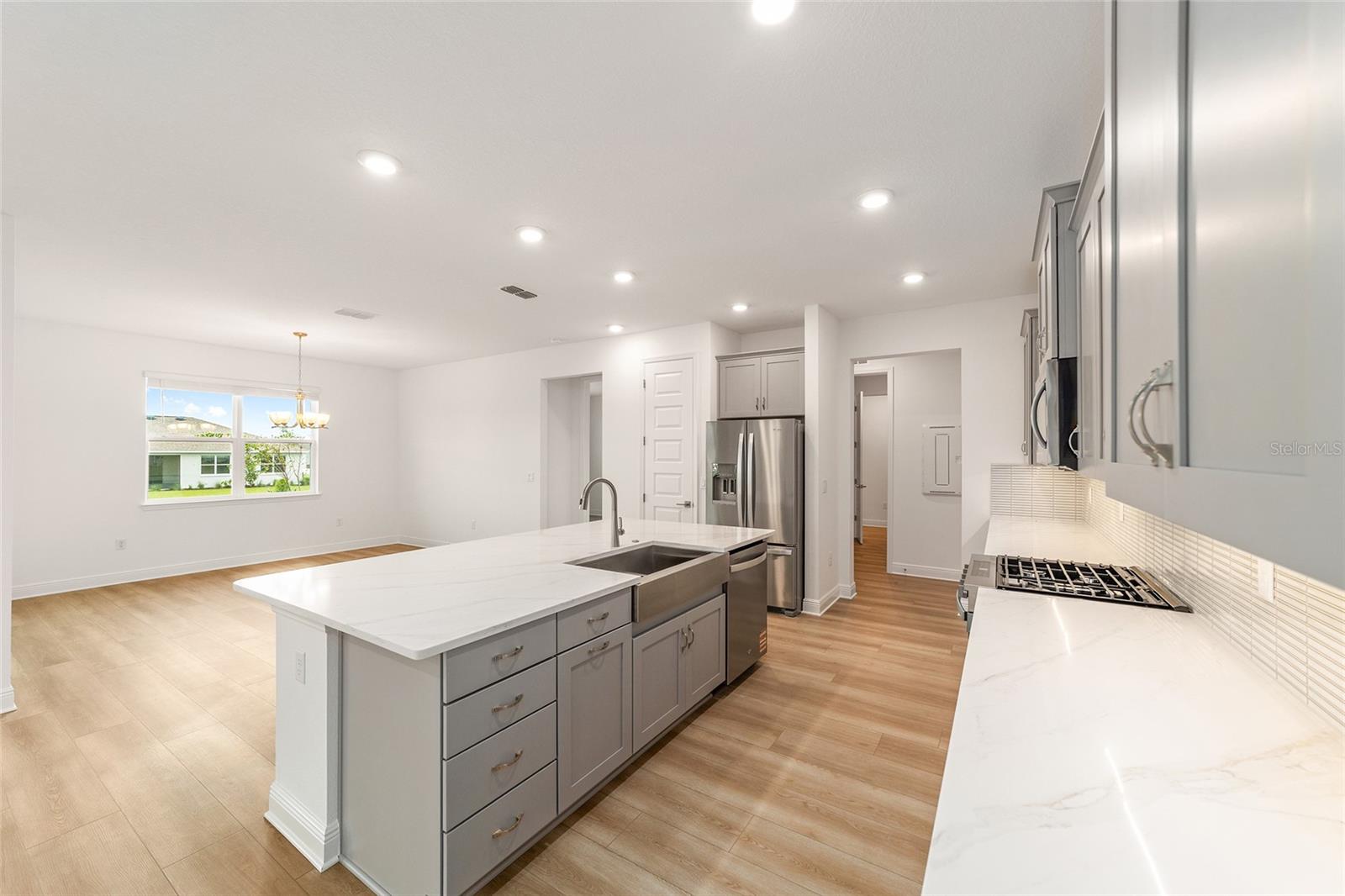ON TOP OF THE WORLD - Residential