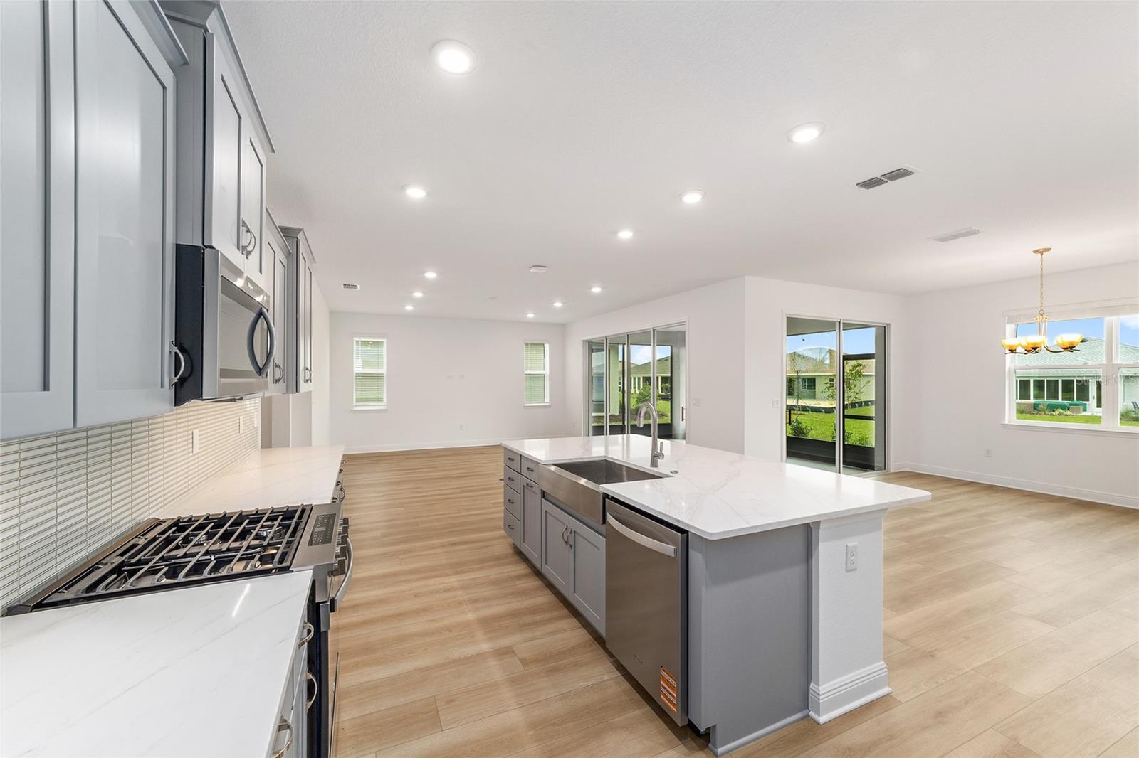 ON TOP OF THE WORLD - Residential