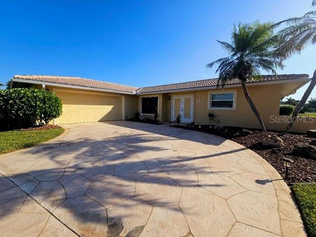 Photo of 4 Windsor Drive, Englewood, FL 34223 (MLS # N6135900)
