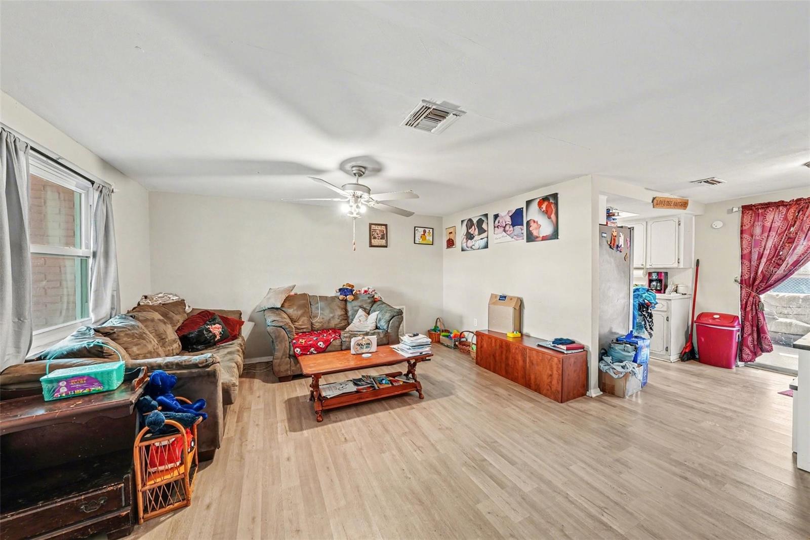 COLONIAL HILLS - Residential