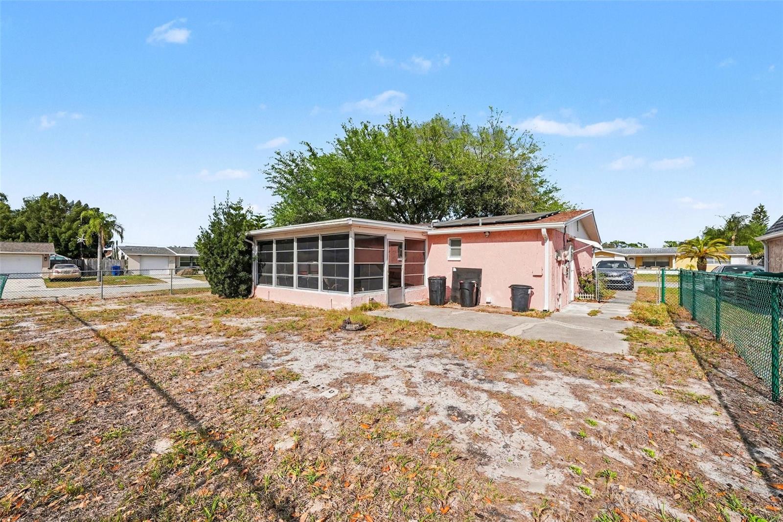 COLONIAL HILLS - Residential