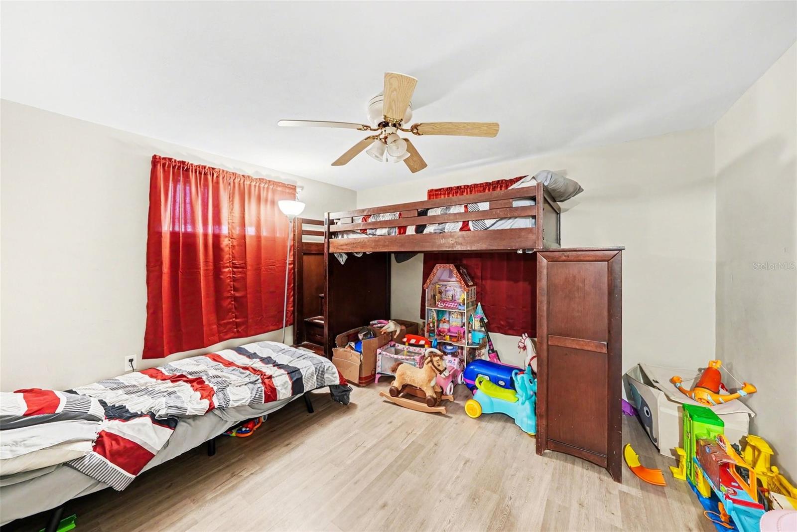 COLONIAL HILLS - Residential