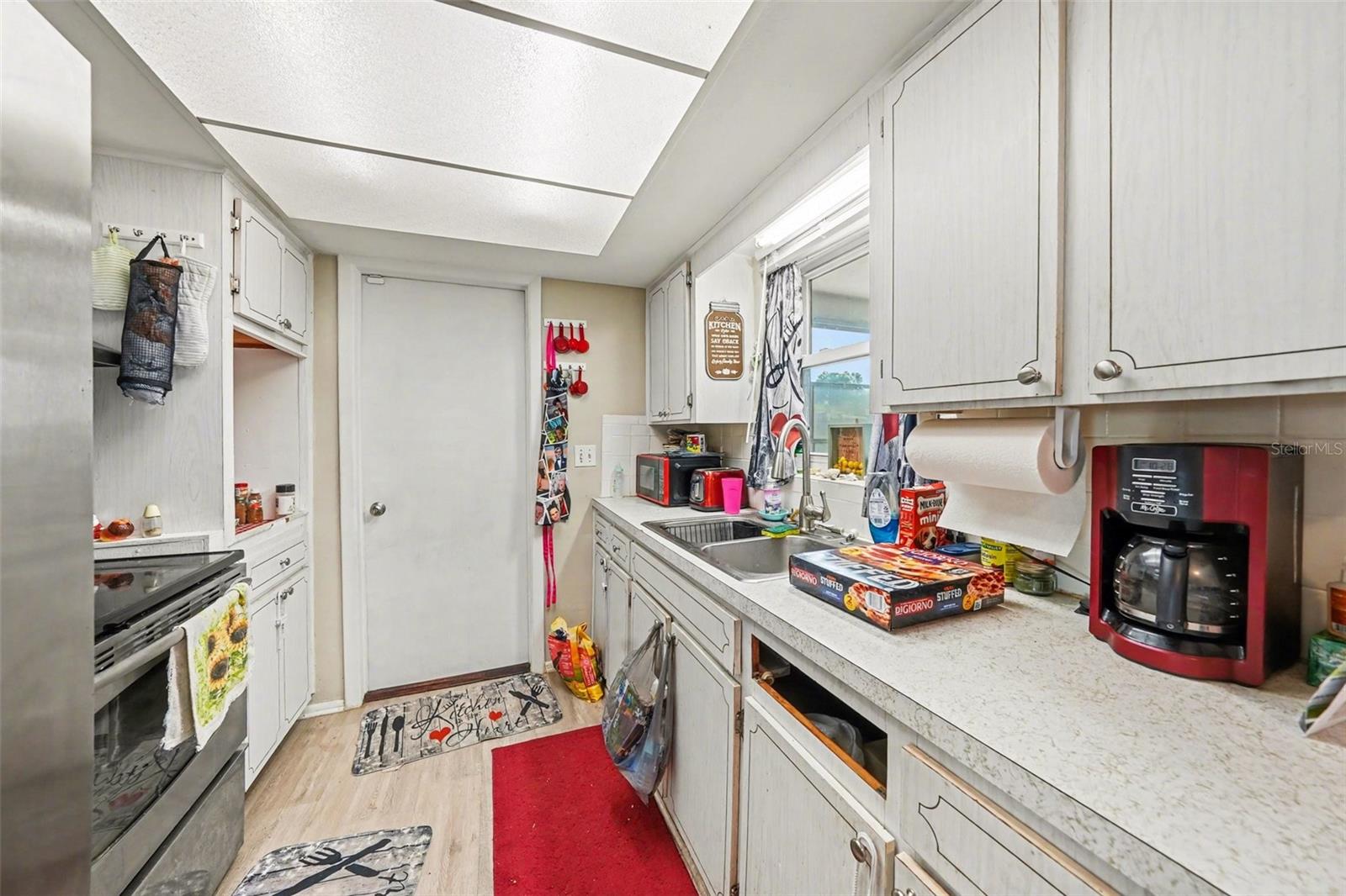 COLONIAL HILLS - Residential