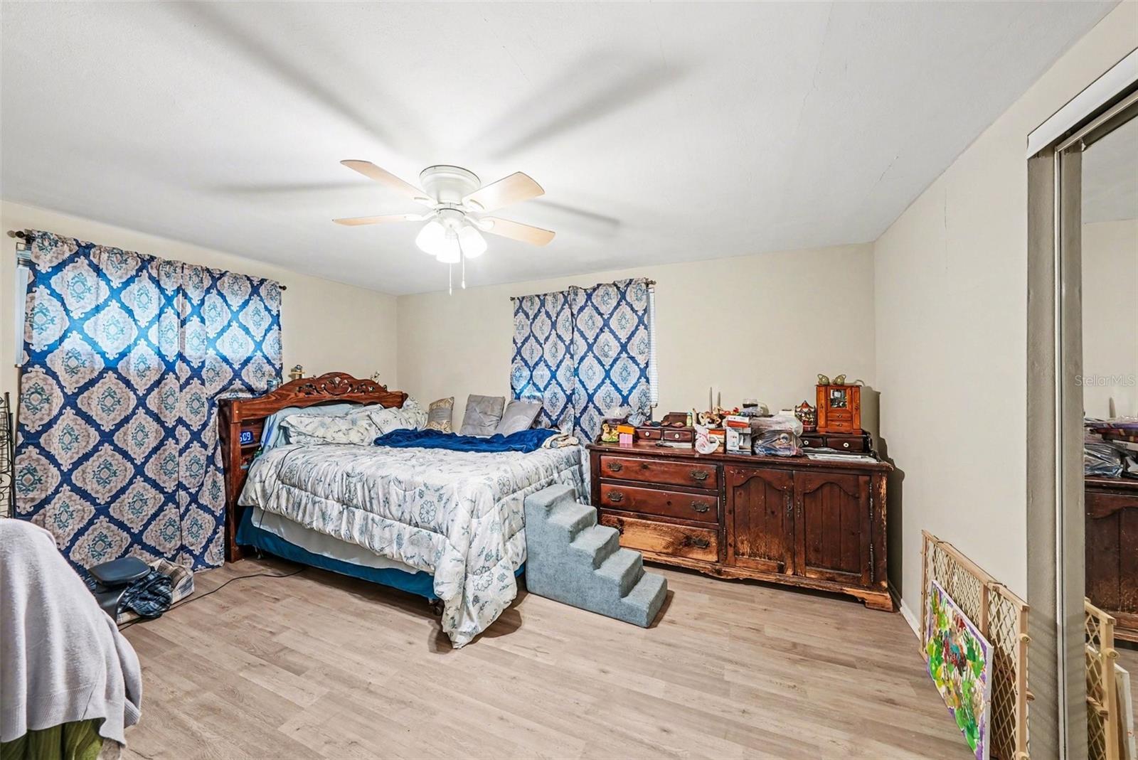 COLONIAL HILLS - Residential