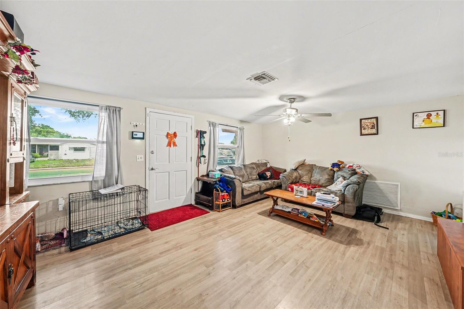 COLONIAL HILLS - Residential