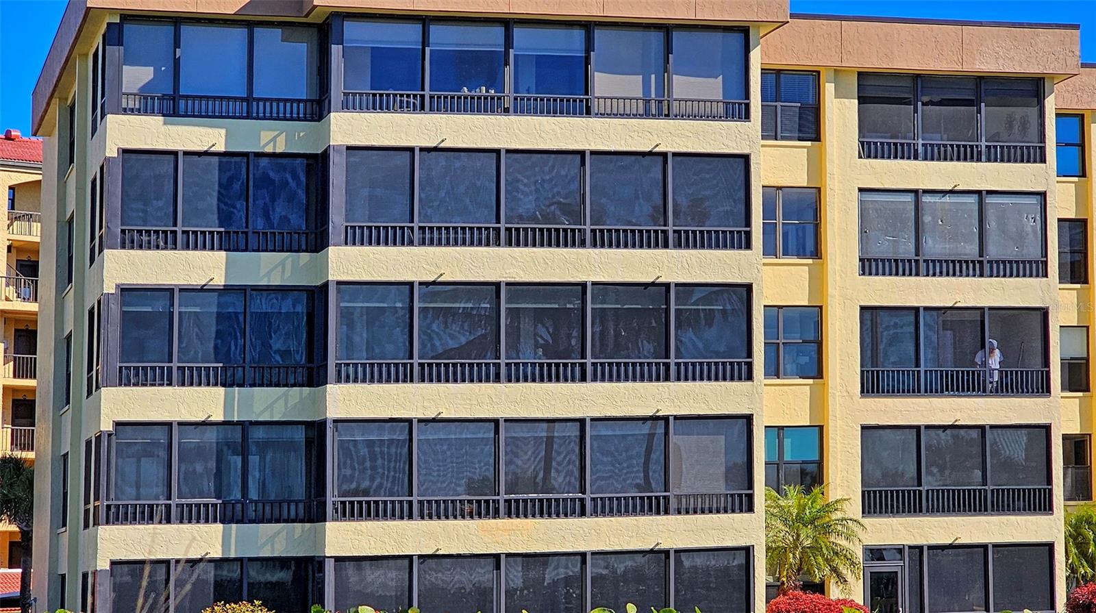 ISLAND REEF I - Residential