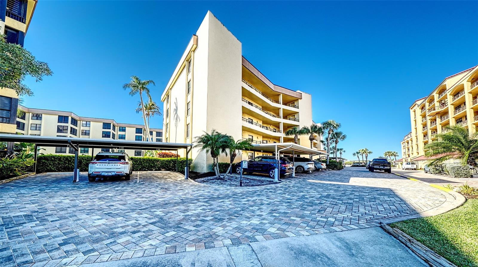 ISLAND REEF I - Residential