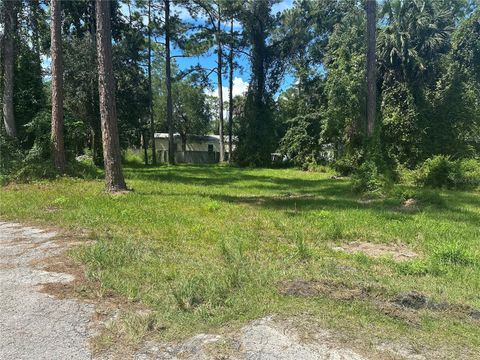 LISA STREET ASTOR FL 32102