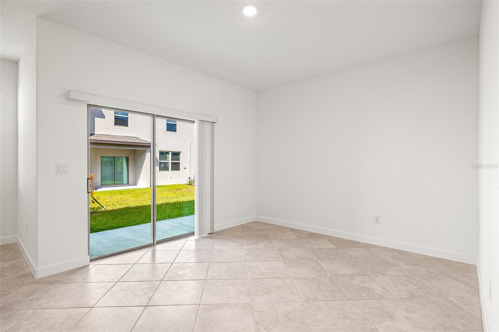 BRYANT SQUARE - Residential Lease