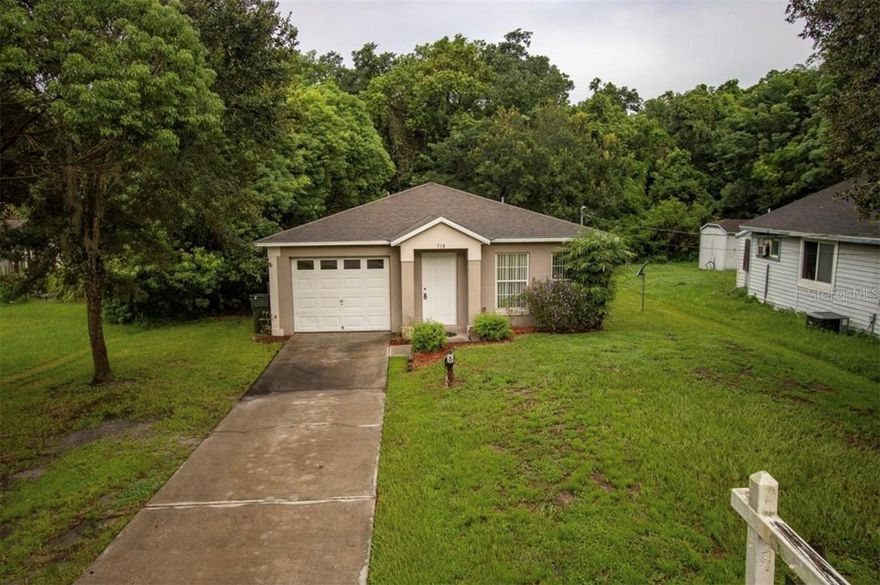 This 3 bedroom 2 bathroom home boasts a Split Floor-plan with Master Secluded in the rear of the home with the Second and Third Bedrooms conveniently located off the main hallway! Huge backyard! Minutes from Downtown Winter Garden, Universal and Disney Attractions, 408, & Airport.