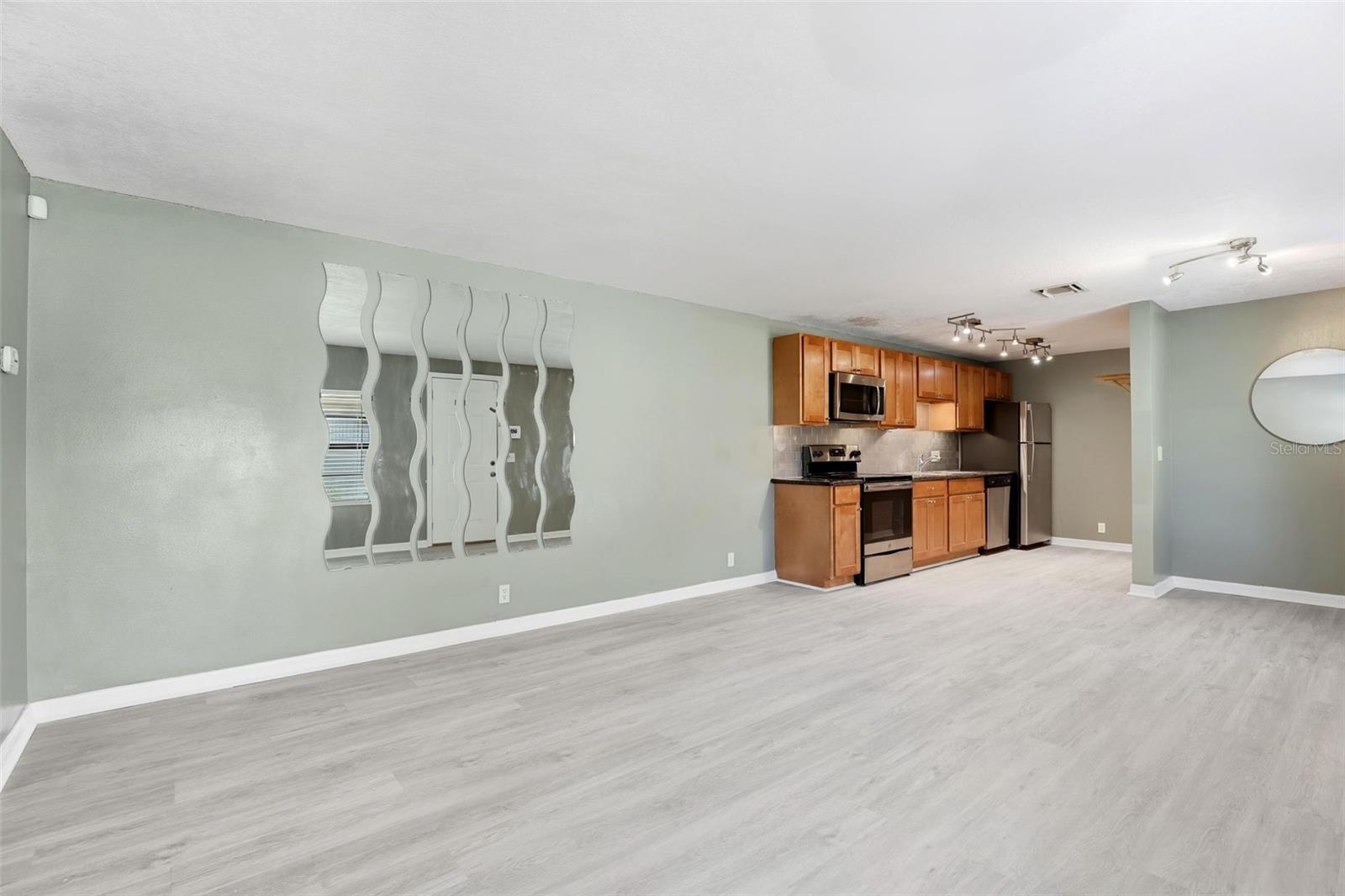 TOWNHOMES WINTER GARDEN - Residential Lease