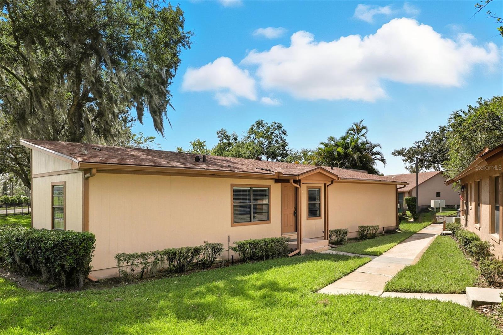 TOWNHOMES WINTER GARDEN - Residential Lease