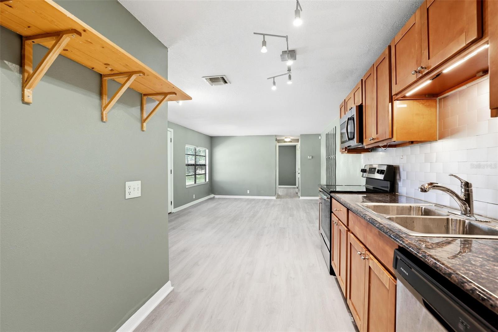 TOWNHOMES WINTER GARDEN - Residential Lease