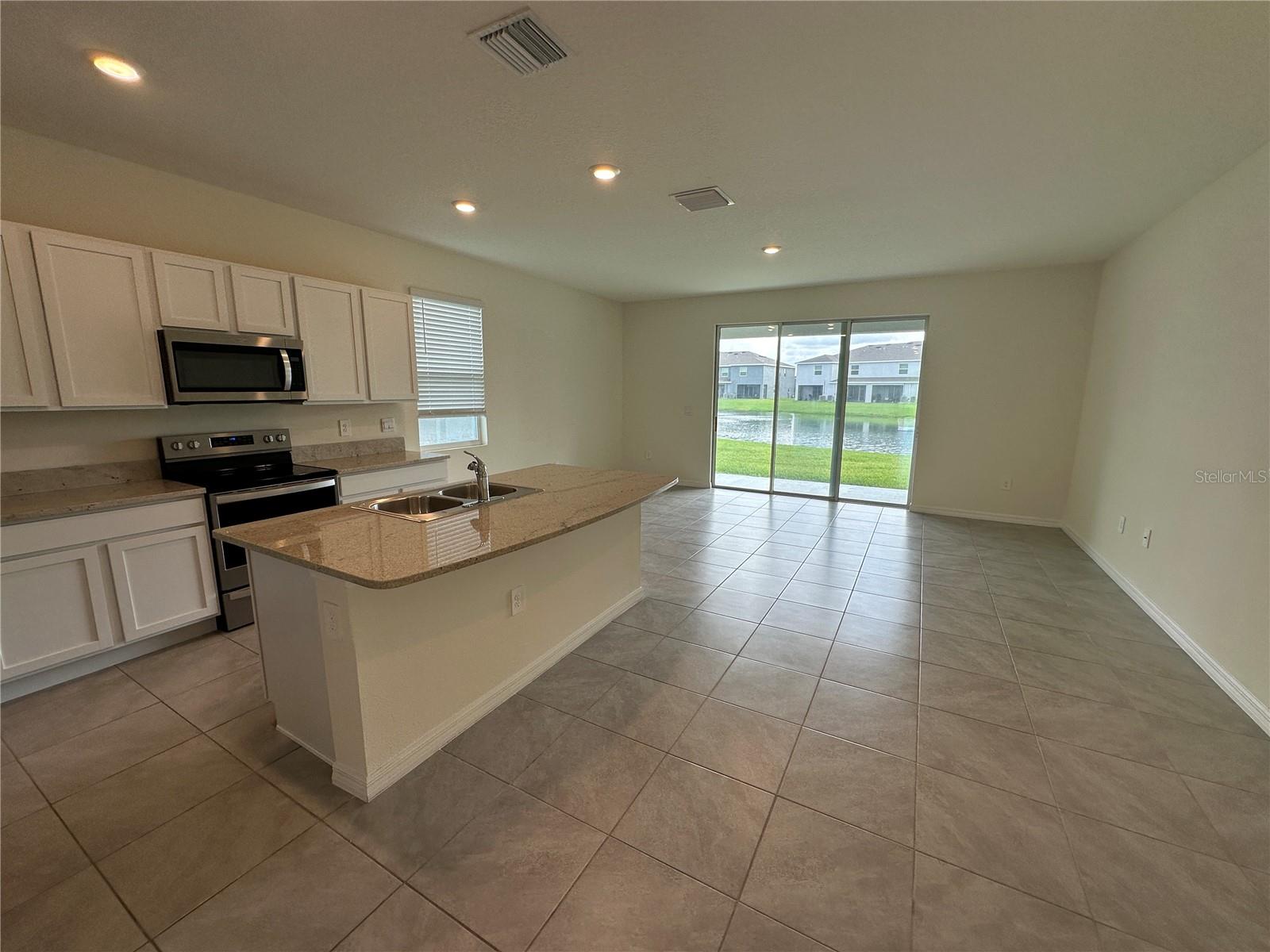 PROMENADE EAST - Residential Lease